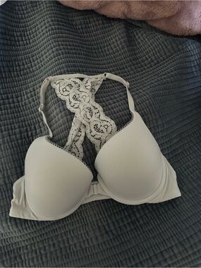 Pale blue Victoria’s Secret bra 32c